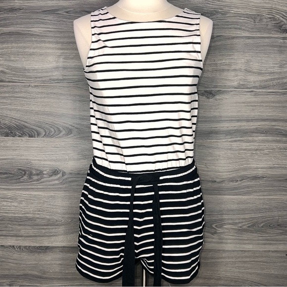 Vineyard Vines Pants - Vineyard Vines Black and White Striped Romper Size XS